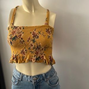 Cute yellow top